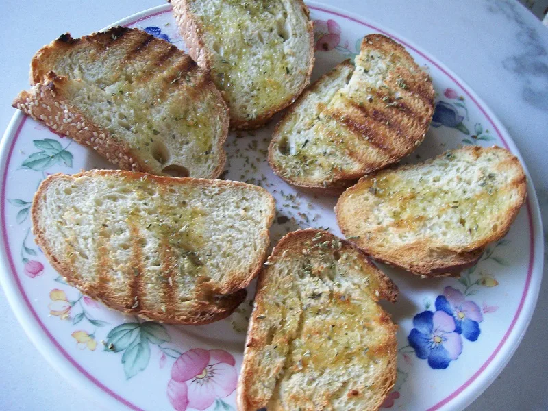 ψωμί φρυγανισμένο με ελαιόλαδο και ρίγανη εικόνα