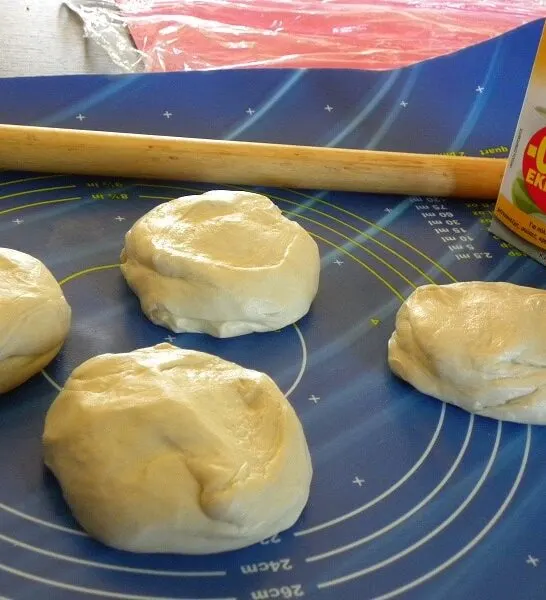 Πώς θα φτιάξουμε εύκολα Ζύμη για Πίτες