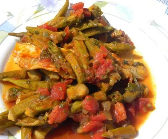 Μπάμιες με φιλέτα Μπακαλιάρου