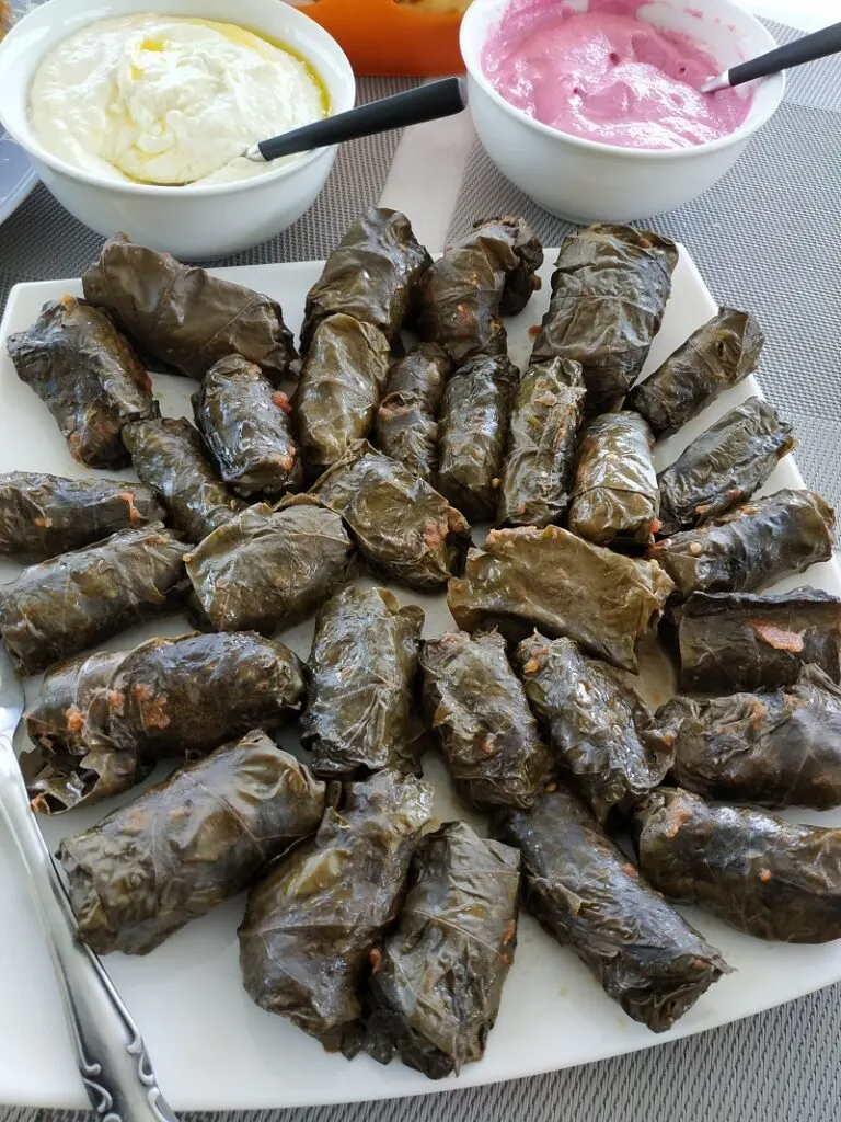 Κυπριακά ντολμαδάκια με αμπελόφυλλα εικόνα.