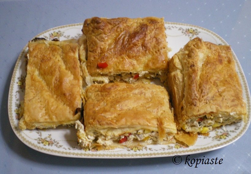 Kotopita chicken pie baked and cut 04