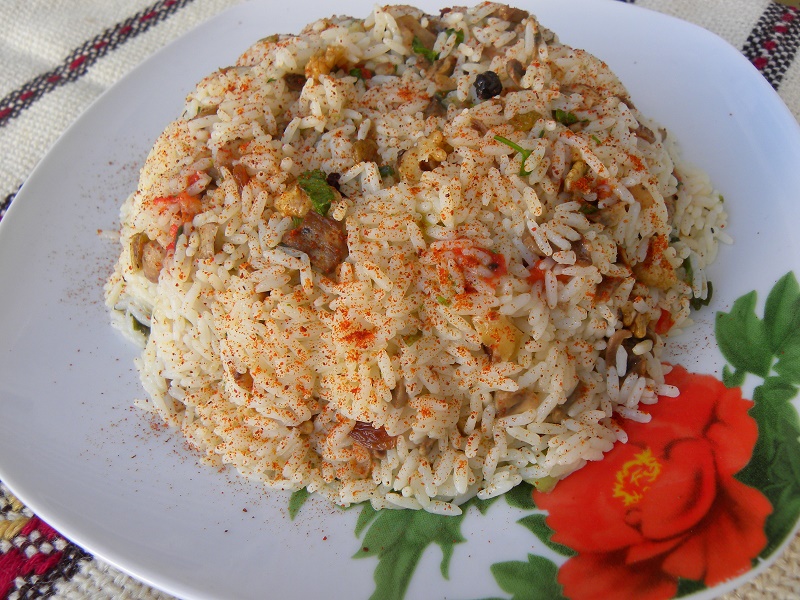 Εορταστικό ρύζι πιλάφι με μανιτάρια εικόνα