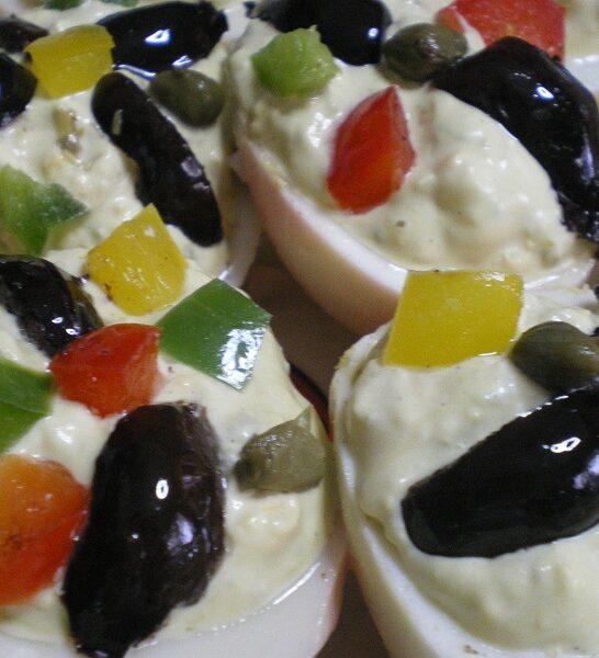 Αυγά γεμιστά με Τζατζίκι