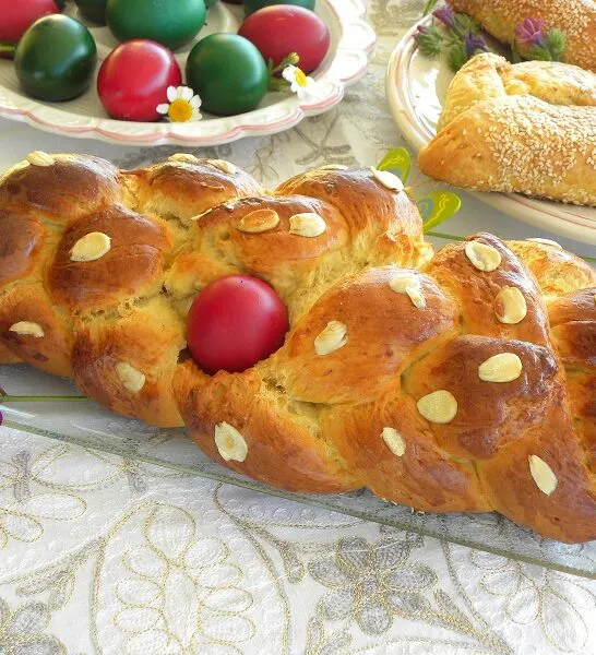 Τσουρέκι με Γέμιση Μαρμελάδα Λεμόνι