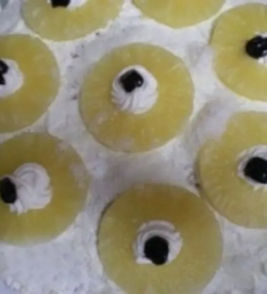 Ρεβανί ή Ραβανί με Σαντιγύ και Ανανά