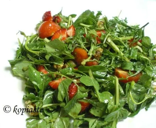 Σαλάτα με Κάρδαμο, Ρόκα, Ντοματίνια και Φράουλες