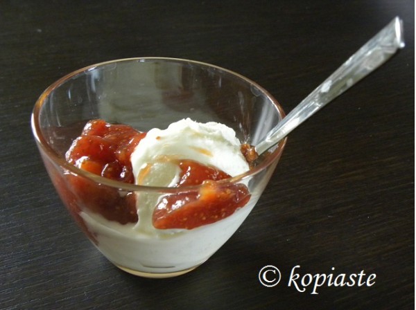 Kaimaki ice cream and fig and peach jam