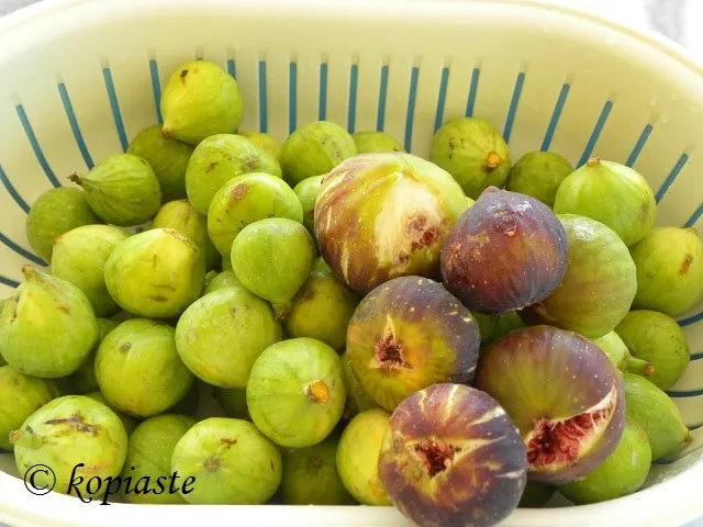 Ripe and unripe figs