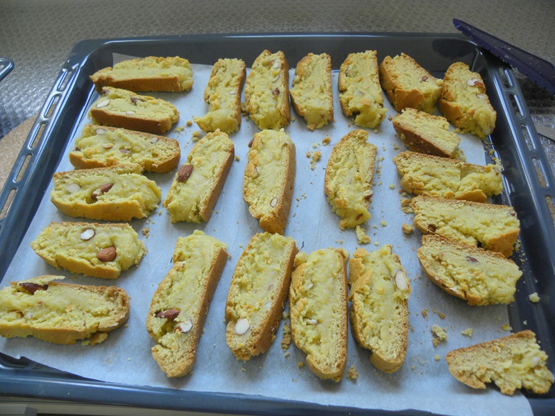 Κομμένα λαδοκούλουρα πορτοκαλιού κομμένα και ψημένα εικόνα