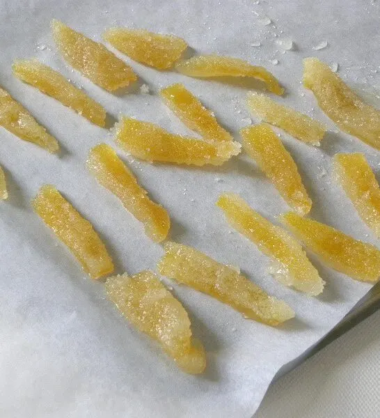 Καραμελωμένες φλούδες πορτοκαλιού