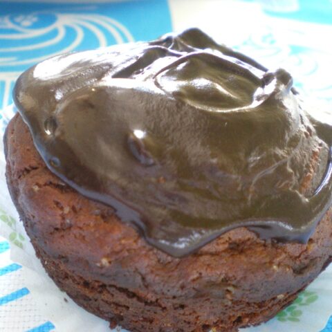 Νηστίμα Σοκολατένια κεκάκια με γλάσο εικόνα