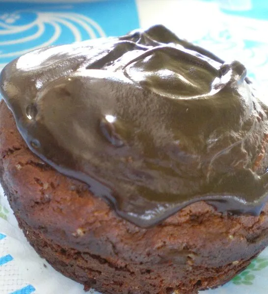 &Nu;&eta;&sigma;&tau;ί&sigma;&iota;&mu;&alpha; &Sigma;&omicron;&kappa;&omicron;&lambda;&alpha;&tau;έ&nu;&iota;&alpha; &Kappa;&epsilon;&kappa;ά&kappa;&iota;&alpha; (Cupcakes)