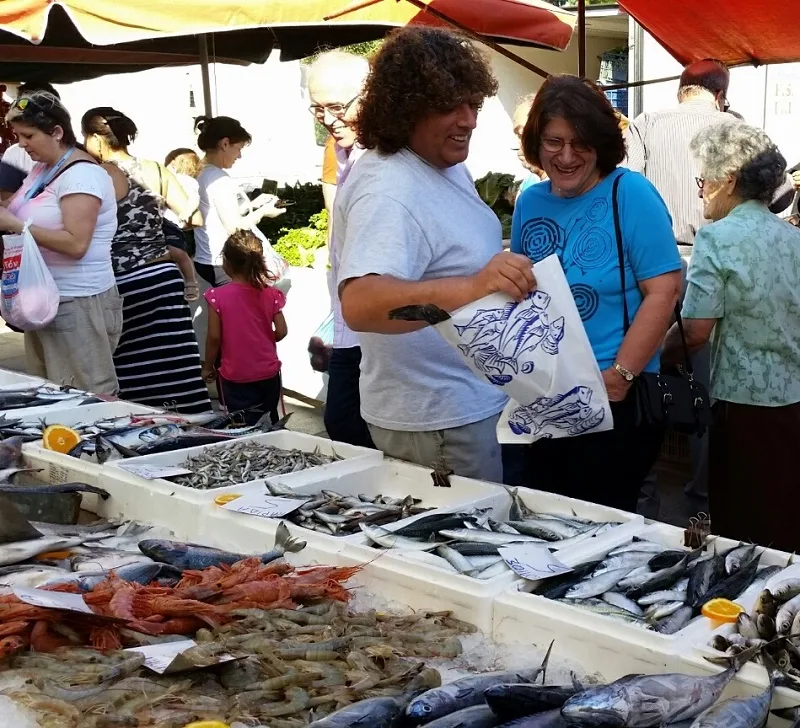 Ψάρια στη Λαϊκή αγορά του Ναυπλίου εικόνα