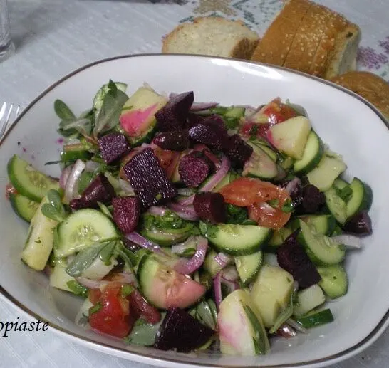 Γλιστρίδα:  Σαλάτα και Τζατζίκι με γλιστρίδα και καρότα