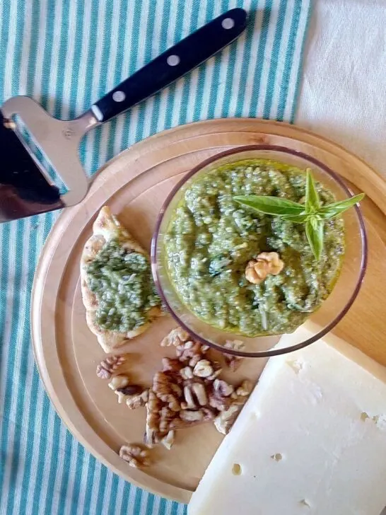 Πέστο Δυόσμου με Αμύγδαλα και Χαλούμι