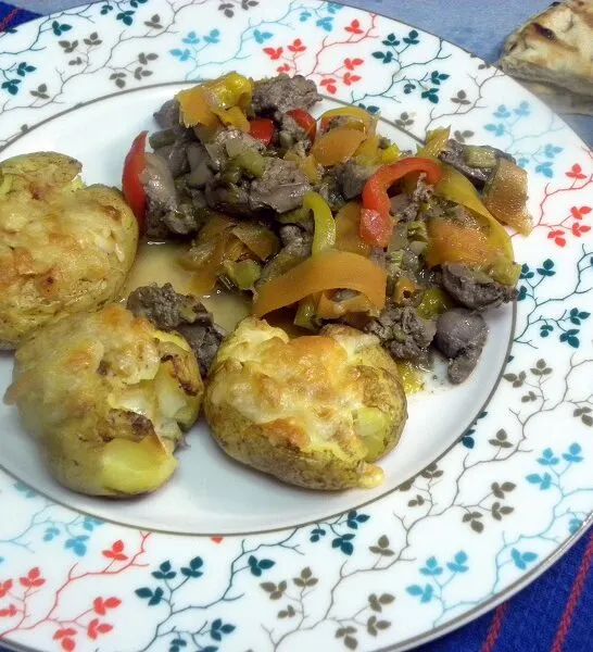 Συκωτάκια Πουλιών με Λαχανικά και Σταφύλια