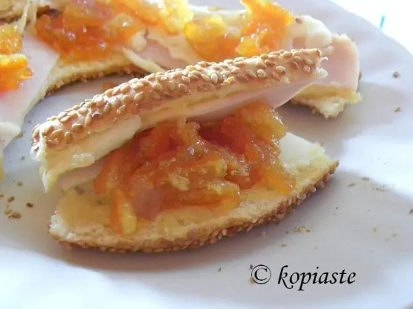 Koulouri with marmalade 2