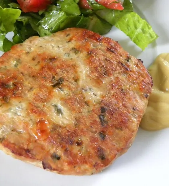 Ζουμερά Μπιφτέκια γαλοπούλας (δύο συνταγές)