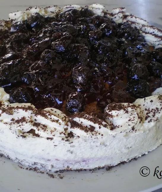 Τούρτα Μπλακ Φόρεστ με Καραμελωμένα Βύσσινα