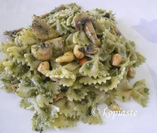 Φαρφάλλε με Μανιτάρια και Πέστο με Κόλιανδρο