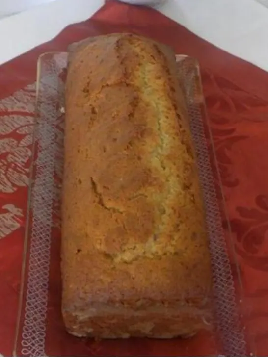 Κέικ Μπανάνας με Ταχίνι και Αμύγδαλα