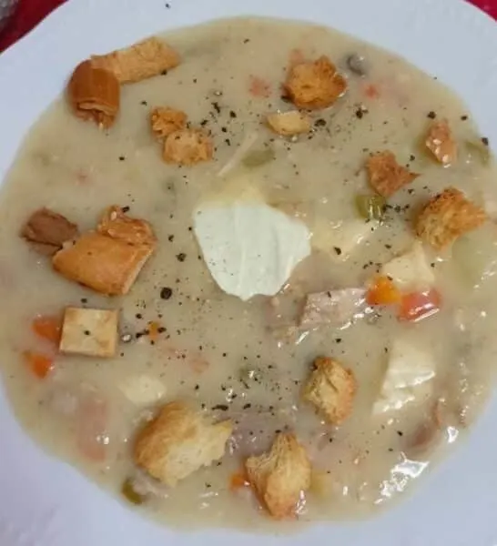 Σούπα Γαλοπούλας με ό,τι περίσσεψε από τη ψητή γαλοπούλα