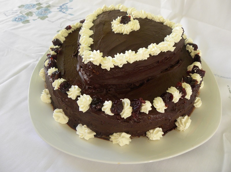 Σοκολατένια Τούρτα Τσίζκεϊκ με Βύσσινο σε Σχήμα Καρδιάς