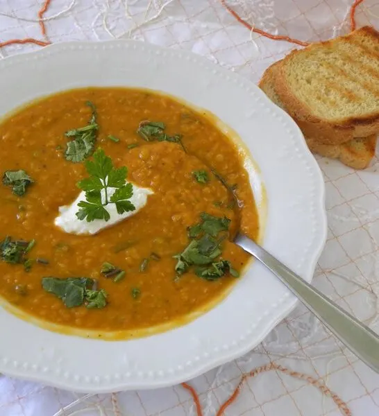 Σούπα με Κόκκινες Φακές και Γάλα Καρύδας