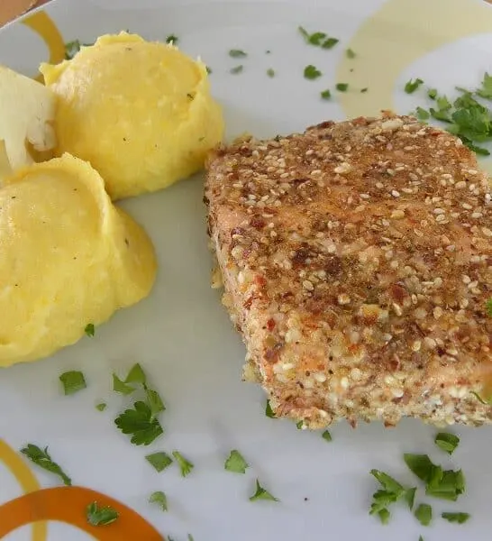 Παναρισμένος Σολομός με Σουσάμι και Αμύγδαλα