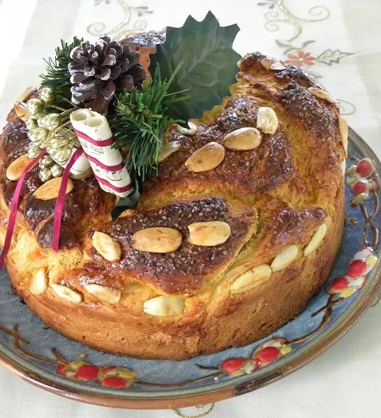 Πρωτοχρονιάτικο Τσουρέκι (Βασιλόπιτα)