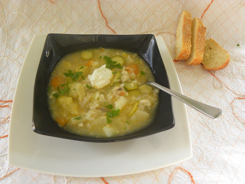 σούπα με αγκινάρες και σελινόριζα φωτογραφία