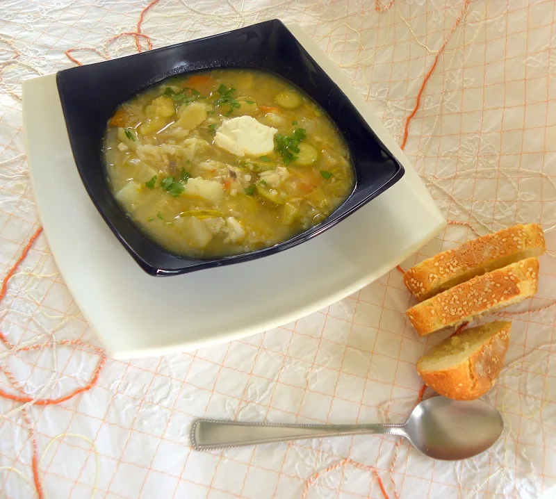 σούπα με αγκινάρες και σελινόριζα εικόνα
