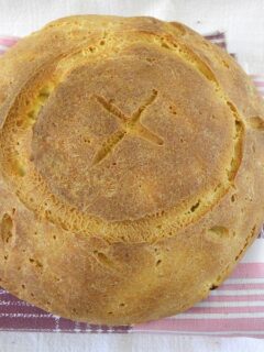 Κυπριακό ζυμωτό ψωμί εικόνα
