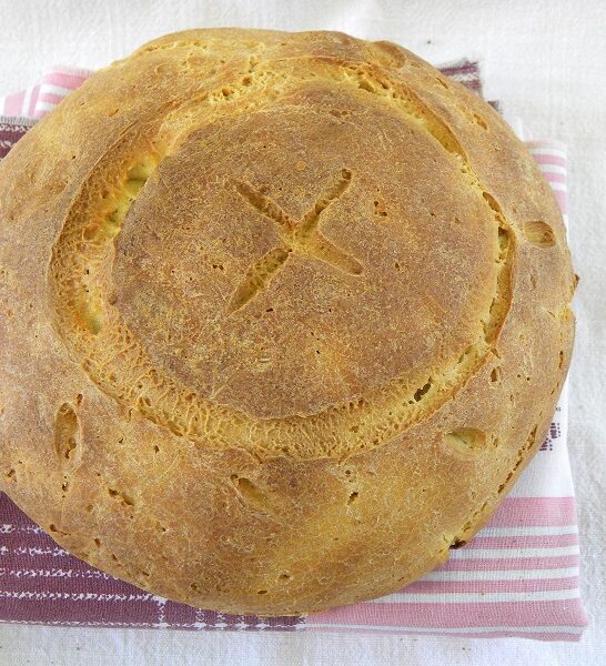 Χωριάτικο Κυπριακό Ζυμωτό Ψωμί