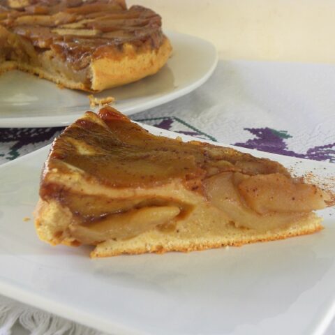 Αναποδογυρισμένη μηλόπιτα με γιαούρτι ή κρεμώδες τυρί φωτογραφία