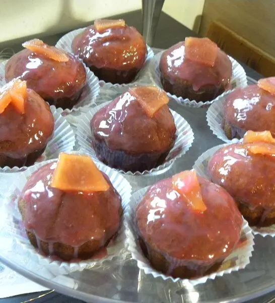 Κάπκεϊκς Μπανάνας με Γλάσο Σοκολάτας και Κυδώνι