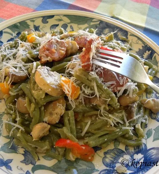 Χωριάτικα Στριφτάρια με Σπιρουλίνα και Κρίταμο με Λουκάνικο και Πιπεριές για Μεσογειακή Διατροφή