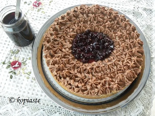 Lemon cheesecake with yoghurt and honey