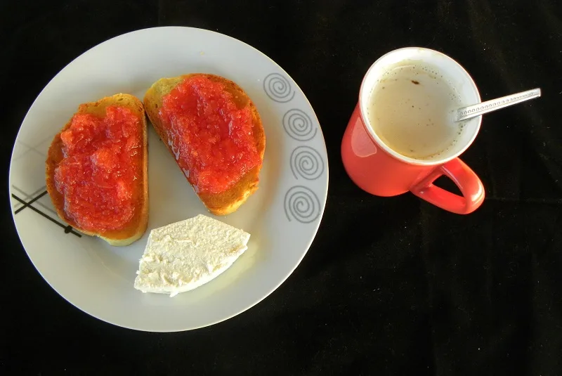 πρωινό με μαρμελάδα κυδώνι εικόνα