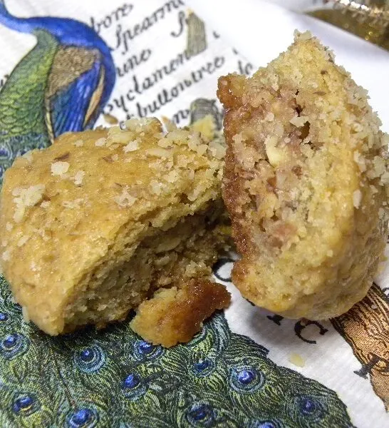 Γεμιστά Μελομακάρονα με Λευκή σοκολάτα, καρύδια και μαρμελάδα βατόμουρο