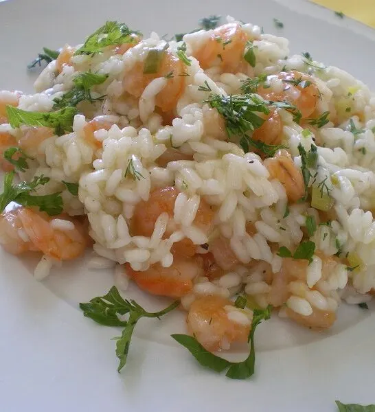 Ριζότο με γαρίδες, φέτα και αρωματικά χόρτα