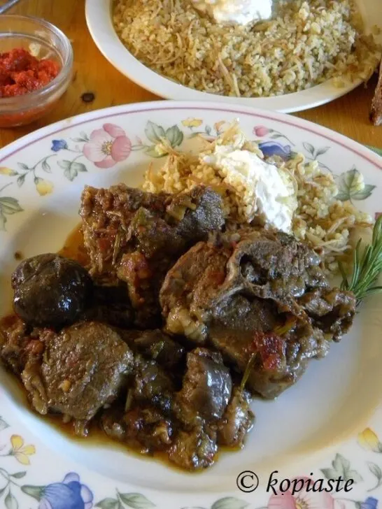 Αρνί με Μελιτζάνες στη Γάστρα