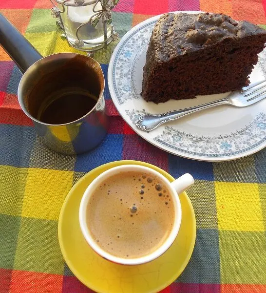 Κέικ Μαγιονέζας με Σοκολάτα και Γλάσο Καπουτσίνο