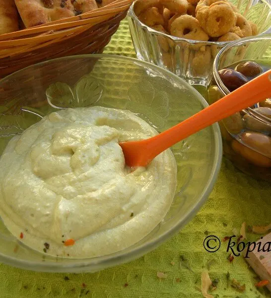 Ντιπ με Γιαούρτι, Φέτα και Πέστο