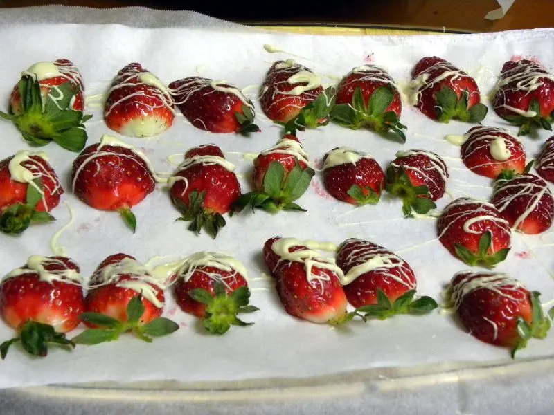 φράουλες με λευκή σοκολάτα