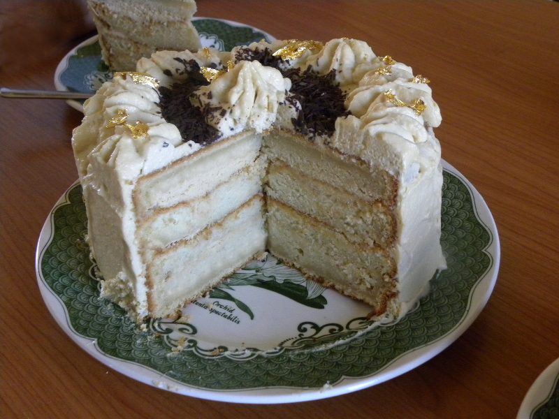 Κέικ Μόκας Λευκής σοκολάτας με φύλλα χρυσού εικόνα