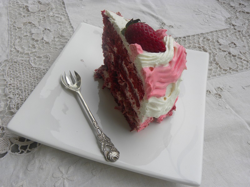 τούρτα κόκκινο βελούδο κομμένη φωτογραφία