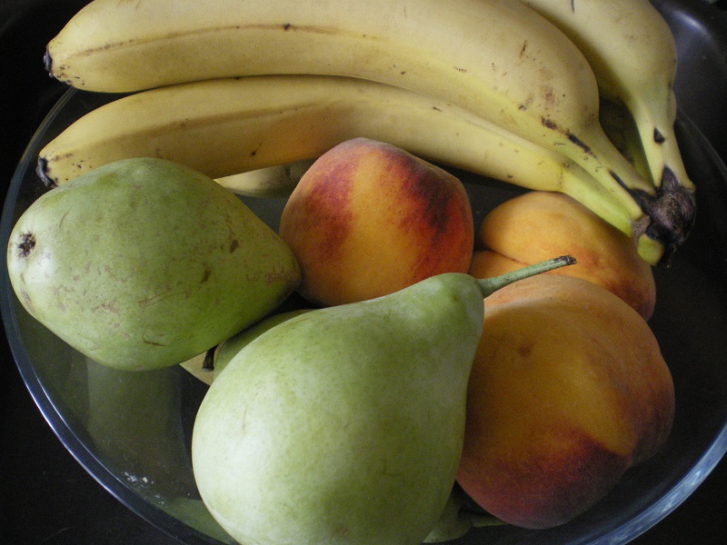 Μπανάνες, αχλάδια και ροδάκινα εικόνα