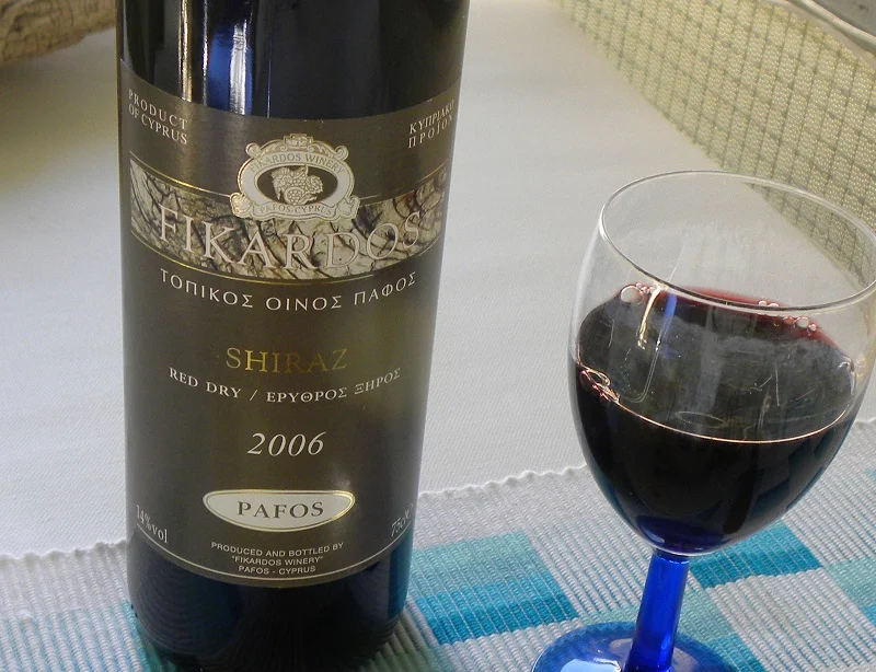 Κυπριακό κόκκινο κρασί σιράζ εικόνα