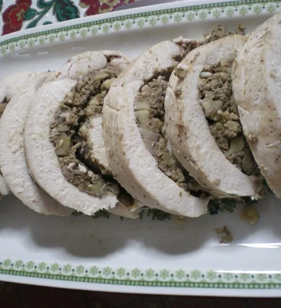 Γαλοπούλα Γεμιστή ρολό με Συκωτάκια Πουλιών